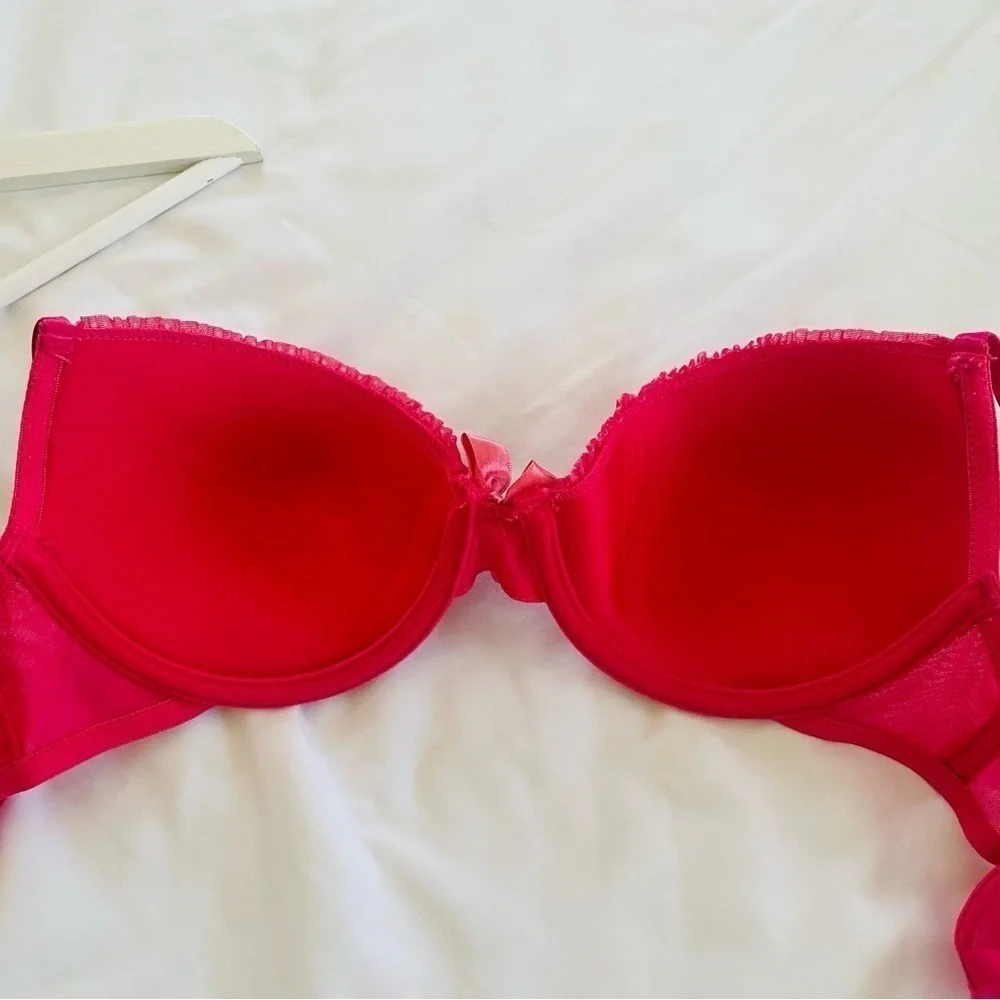 Pink bra with ruffle detail 38B